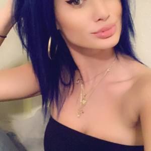 Meet your Posher, Caroline